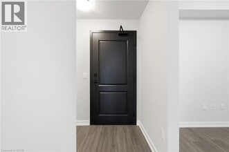 870 Queenston Rd in Hamilton, ON - Building Photo - Building Photo