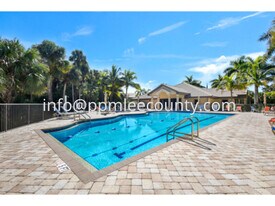 1113 Winding Pines Circle in Cape Coral, FL - Building Photo