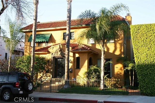 8001 Blackburn Ave in Los Angeles, CA - Building Photo