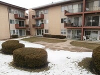 605 N Wolf Rd photo'