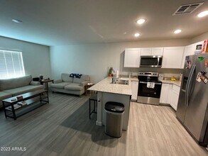 476 Reizen Dr in Morristown, AZ - Foto de edificio - Building Photo