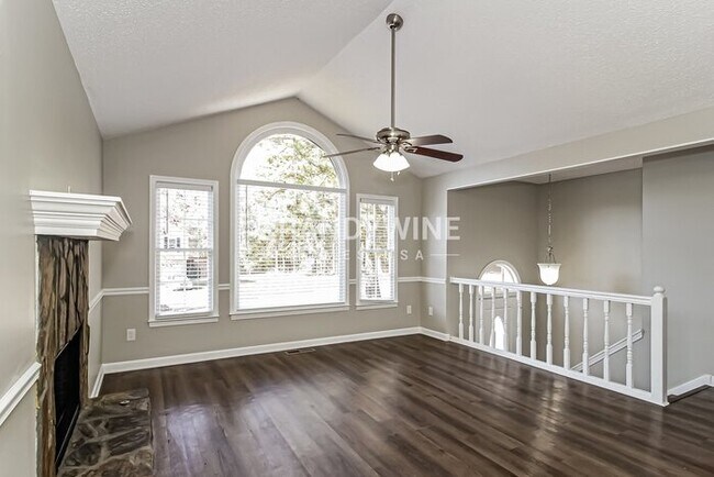 106 Whitney Ln in Villa Rica, GA - Foto de edificio - Building Photo