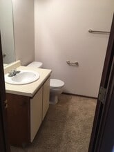 1800 Elbow Bnd, Unit B in Dodge City, KS - Building Photo - Building Photo