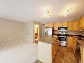 380 Silver Berry Rd NW in Edmonton, AB - Building Photo - Building Photo