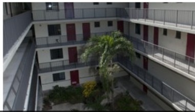 Griffin Gardens in Fort Lauderdale, FL - Building Photo - Building Photo