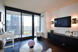 246 N Columbus Dr in Chicago, IL - Building Photo - Building Photo