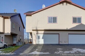7615 Melody Commons Ct in Anchorage, AK - Foto de edificio - Building Photo