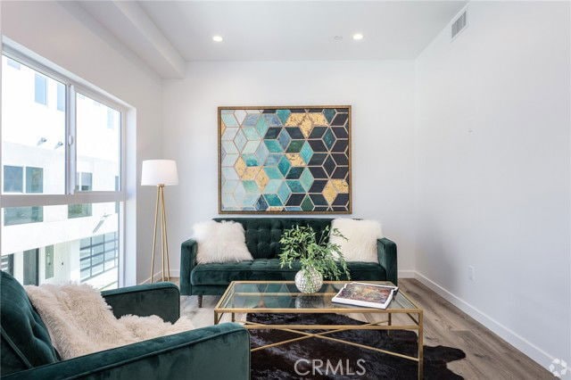 5655 Hazeltine Ave in Los Angeles, CA - Building Photo - Building Photo