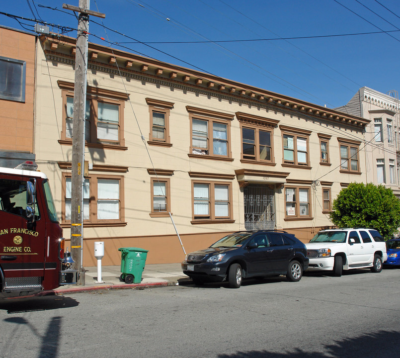 1327 Leavenworth St in San Francisco, CA - Building Photo