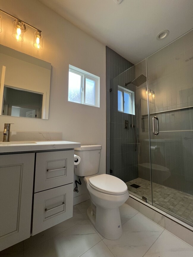 17249 Santa Suzanne St in Fountain Valley, CA - Foto de edificio - Building Photo