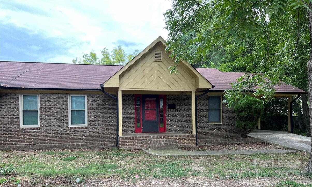 120 W Hudson St in Monroe, NC - Building Photo