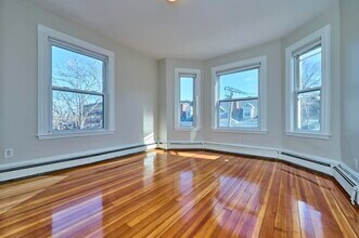 27 Ellery St, Unit 3 in Cambridge, MA - Foto de edificio - Building Photo