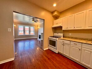 2833 W 66th St, Unit 2 in Chicago, IL - Building Photo - Building Photo