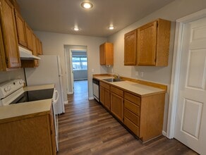 388 Eastmont Ave, Unit 1 in East Wenatchee, WA - Foto de edificio - Building Photo