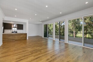 12320 Montana in Los Angeles, CA - Building Photo