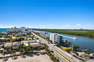 3111 N Ocean Dr in Hollywood, FL - Building Photo