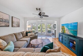 381 Zenith Ln in North Palm Beach, FL - Building Photo - Building Photo