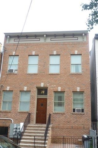 28 Thorne St in Jersey City, NJ - Building Photo