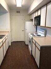 2300 E Silverado Ranch Blvd, Unit 1007 in Las Vegas, NV - Building Photo - Building Photo