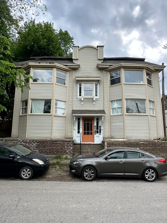 354 N Adams St in Akron, OH - Building Photo