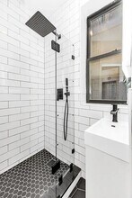 28 Bedford St in New York, NY - Building Photo - Building Photo