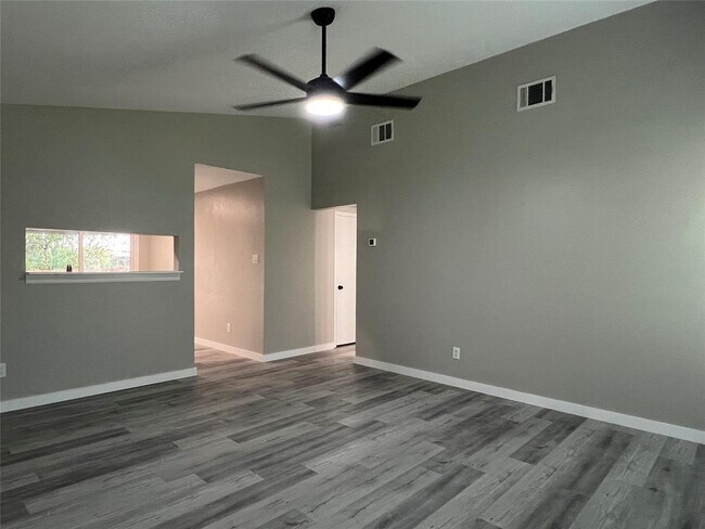 10510 Little Pebble Dr in Austin, TX - Building Photo - Building Photo