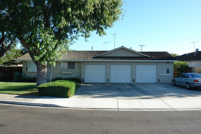 2405 Patricia Dr in Santa Clara, CA - Building Photo - Building Photo