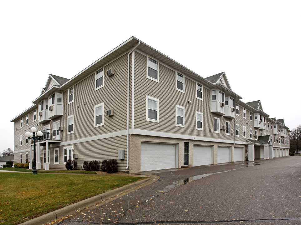 Parkbury Villa in Waite Park, MN - Building Photo