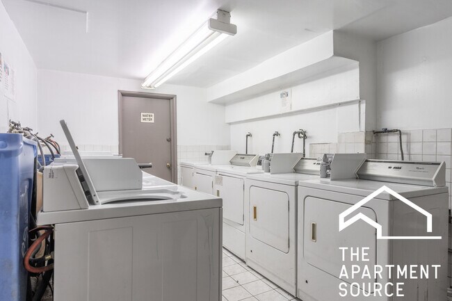 6830 N Sheridan Rd in Chicago, IL - Building Photo - Building Photo