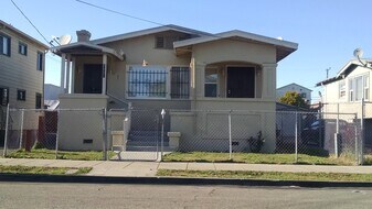 1421 52nd Ave in Oakland, CA - Building Photo