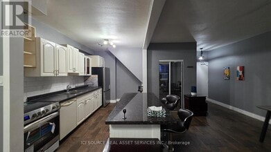 15 Nicklaus Dr in Hamilton, ON - Building Photo - Building Photo