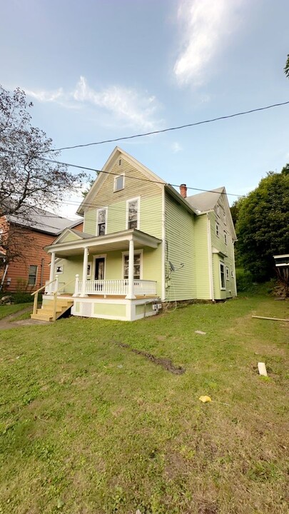 117 High St-Unit -Lower Apartment in Bradford, PA - Building Photo