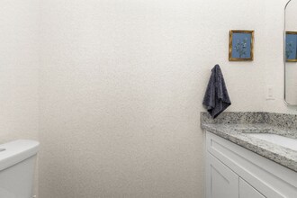 226 Bonnie Bnd in San Antonio, TX - Foto de edificio - Building Photo