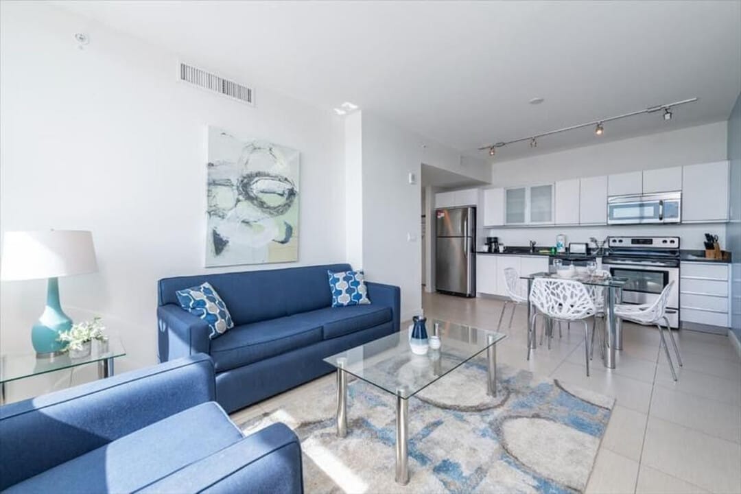 6551 Collins Ave in Miami Beach, FL - Foto de edificio