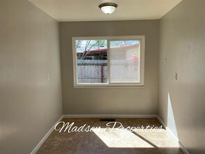 2 Larkspur Ln in Chico, CA - Building Photo - Building Photo