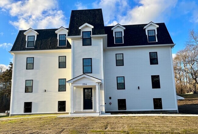 204 Bulgarmarsh Rd, Unit 1-6 in Tiverton, RI - Building Photo - Building Photo
