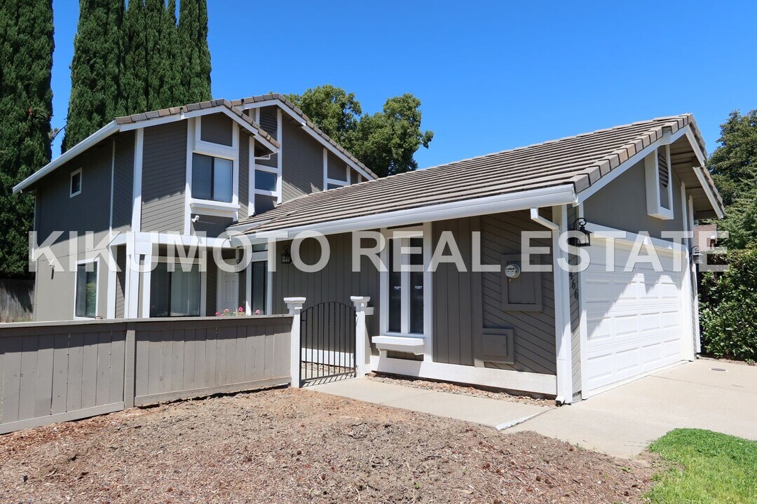 7466 Summerwind Way in Sacramento, CA - Building Photo