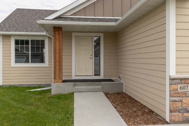 1005 11th Ave NW in Kasson, MN - Building Photo - Building Photo
