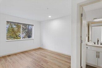 9222 Roosevelt Way NE in Seattle, WA - Building Photo - Building Photo