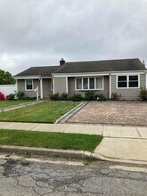 2 Queen St in Hicksville, NY - Building Photo - Building Photo