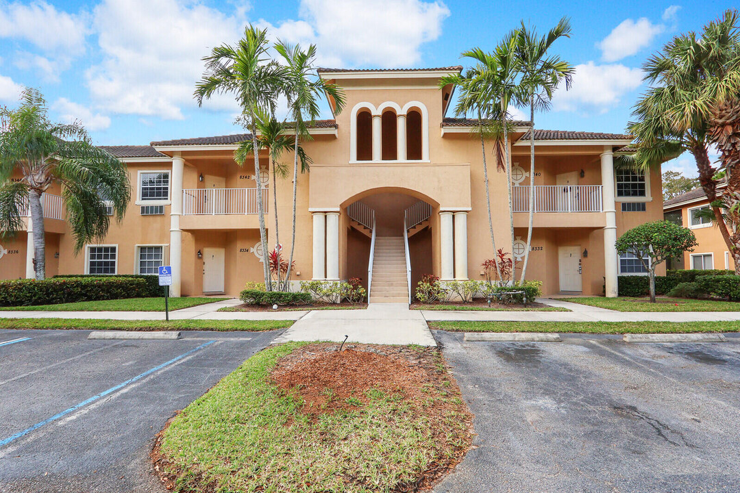 8334 Mulligan Cir in Port St. Lucie, FL - Building Photo