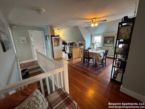 35 Coolidge Hill Rd, Unit 1 in Watertown, MA - Foto de edificio - Building Photo