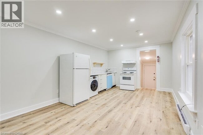 33 Albion St in Brantford, ON - Building Photo - Building Photo