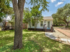 803 W Johanna St in Austin, TX - Building Photo - Building Photo