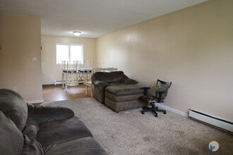 1762 Cottonwood St, Unit 1 in Fairbanks, AK - Foto de edificio - Building Photo