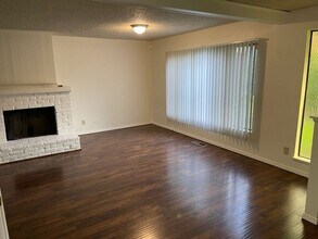 4276 Meadowbrook Ct NE in Keizer, OR - Building Photo - Building Photo