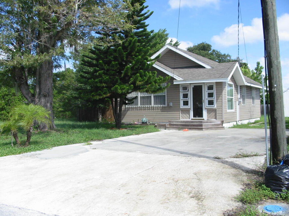 20 Bay St in Englewood, FL - Building Photo