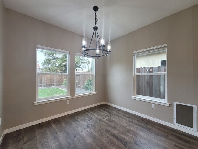 1353 Molly Ave in Woodland, CA - Building Photo - Building Photo