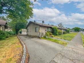 4920-4990 SW Franklin Ave in Beaverton, OR - Building Photo - Building Photo