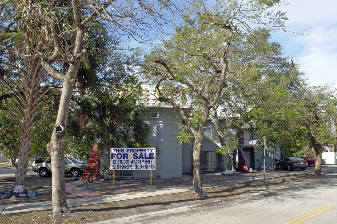 The Hospital Inn in Miami, FL - Building Photo